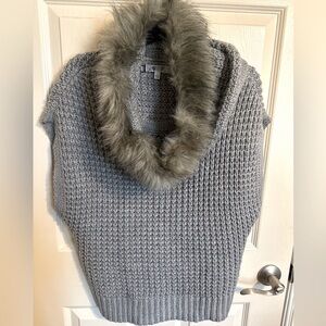 Jennifer Lopez Knit Sweater w Detachable Faux Fur scarf/hood, Gray, Sz Large